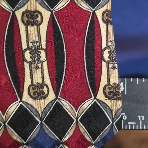 Conte Di Milano Extra-Long Italian Silk Tie Red & Black Geometric Key Pattern - Picture 6 of 6